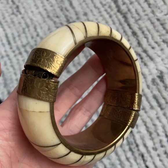 Cream and gold bangle - Picture 3 of 3